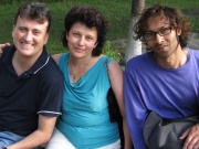 Слева направо: Эндрю Фрэтвелл (инструктор системы Вселенского Дао), Анна Аверьянова (Лин Бао), Зафрул (компьюетрный гений)